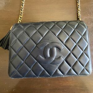 CHANEL DARK NAVY BLUE VINTAGE QUILTED CROSSBODY BAG